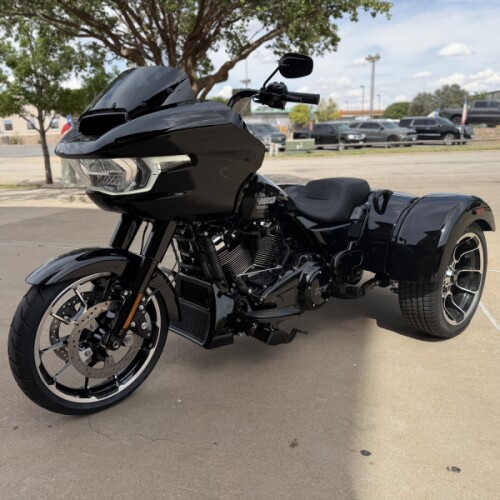 2026 Harley-Davidson® Road Glide 3 Vivid Black thumb 1