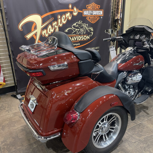 2024 Harley-Davidson® Tri Glide® Ultra Red Rock / Vivid Black thumb 2