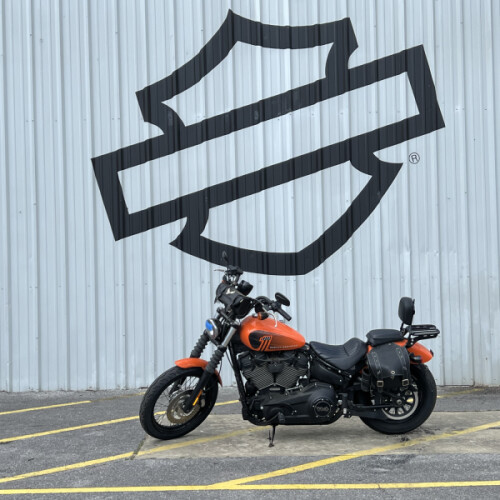 2021 Harley-Davidson® Street Bob® 114 Baja Orange thumb 2