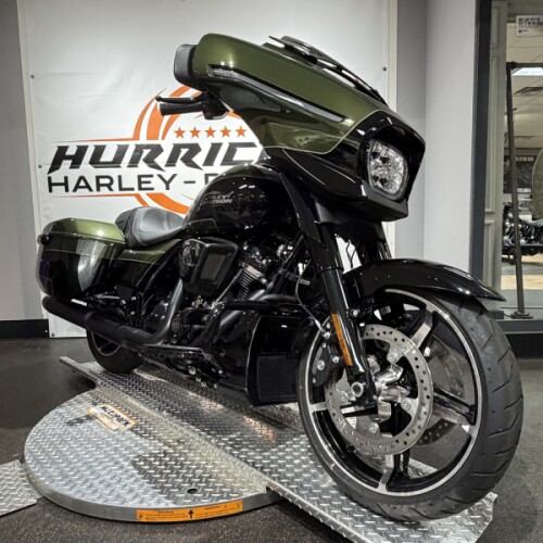 2026 Harley-Davidson Street Glide® – Modern Touring Icon thumb 3