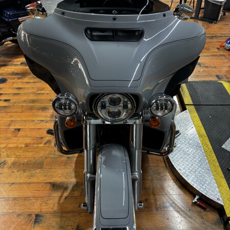 2024 Harley-Davidson® Tri Glide™ Ultra BILLIARD GRAY W/ PINSTRIPE thumb 1