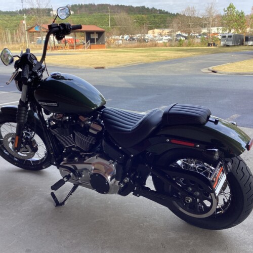 2026 Harley-Davidson® Street Bob® Olive Steel Metallic Chrome Laced Wheels thumb 0