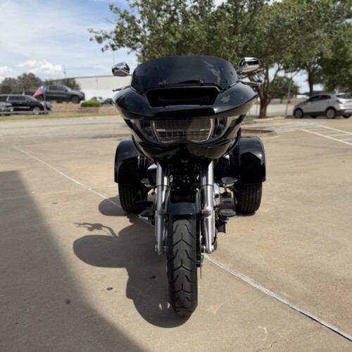 2026 Harley-Davidson® Road Glide 3 Vivid Black thumb 2