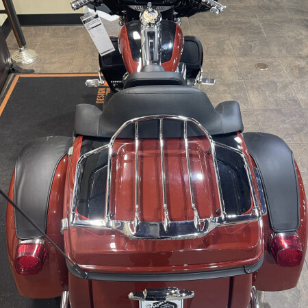 2024 Harley-Davidson® Tri Glide® Ultra Red Rock / Vivid Black thumb 0