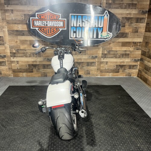 2026 Harley-Davidson® Fat Boy® White Onyx Pearl Chrome Trim thumb 2