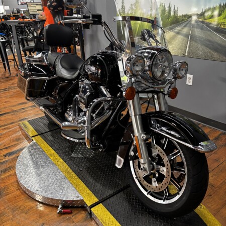 2015 Harley-Davidson® Road King® Classic BLACK W/ PINSTRIPE thumb 1