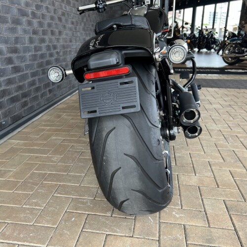2023 Harley-Davidson® Breakout™ Vivid Black thumb 1