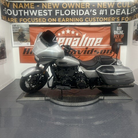 2023 Harley-Davidson® CVO™ Street Glide® | Pre-Owned Premium Touring Motorcycle thumb 3