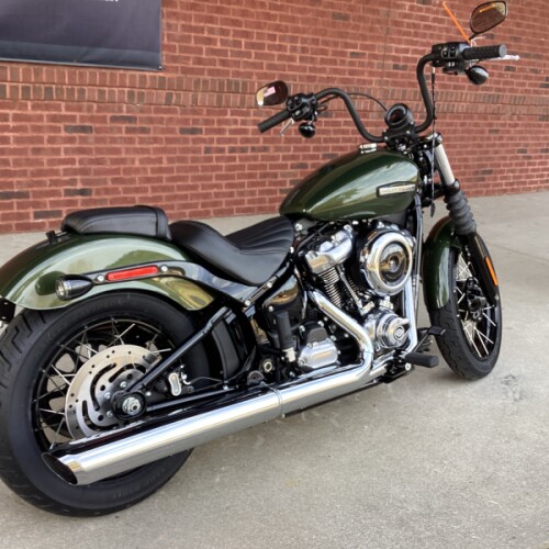 2026 Harley-Davidson® Street Bob® Olive Steel Metallic Chrome Laced Wheels thumb 2