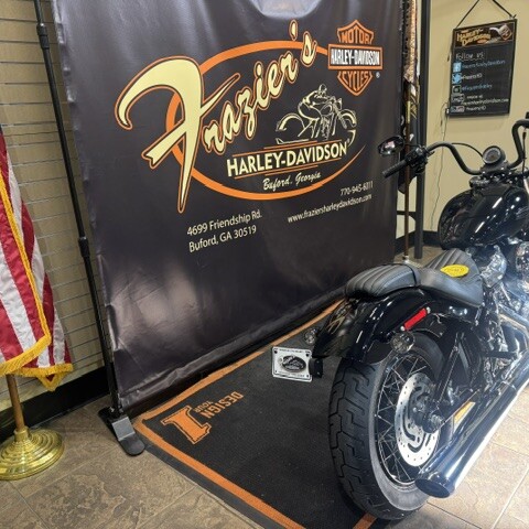 2026 Harley-Davidson® Street Bob® VIVID BLACK thumb 1