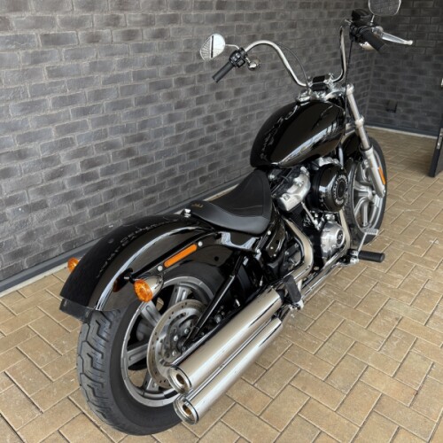 2022 Harley-Davidson® Softail Standard® Vivid Black thumb 2