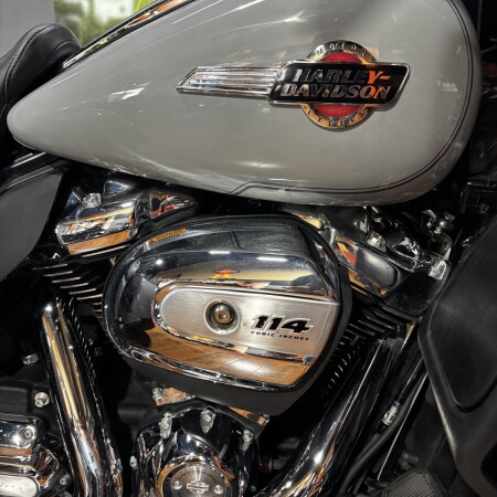2024 Harley-Davidson® Tri Glide™ Ultra BILLIARD GRAY W/ PINSTRIPE thumb 3
