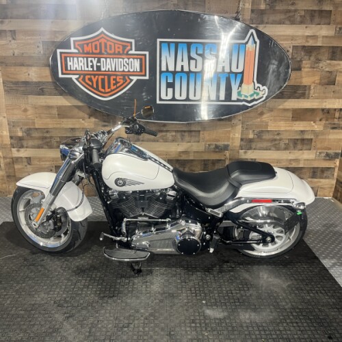 2026 Harley-Davidson® Fat Boy® White Onyx Pearl Chrome Trim thumb 1