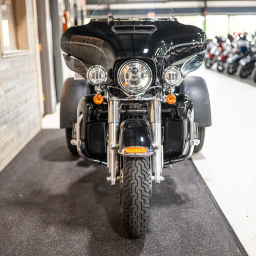 2016 Tri Glide® Ultra (FLHTCUTG) thumb 3