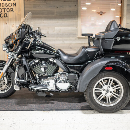 2016 Tri Glide® Ultra (FLHTCUTG) thumb 1