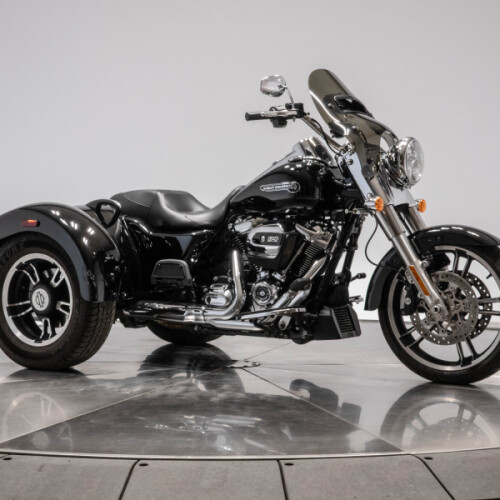 2021 Harley-Davidson FLRT Freewheeler in Vivid Black with 7,543 miles thumb 3