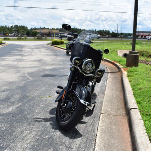 2025 Harley-Davidson® Heritage Classic thumb 2
