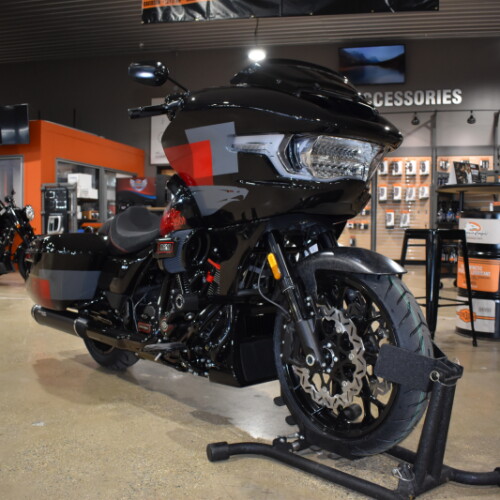 2025 Harley-Davidson® CVO™ Road Glide® ST Hot Lap thumb 3