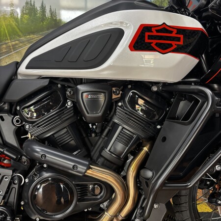 2026 Harley-Davidson® Pan America 1250 Limited WHITE ONYX PRL thumb 1
