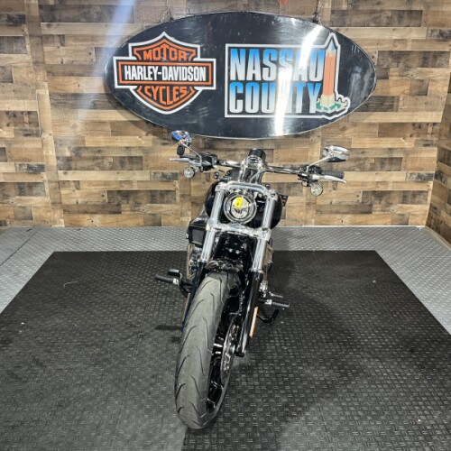 2026 Harley-Davidson® Breakout® Vivid Black Chrome Trim thumb 3