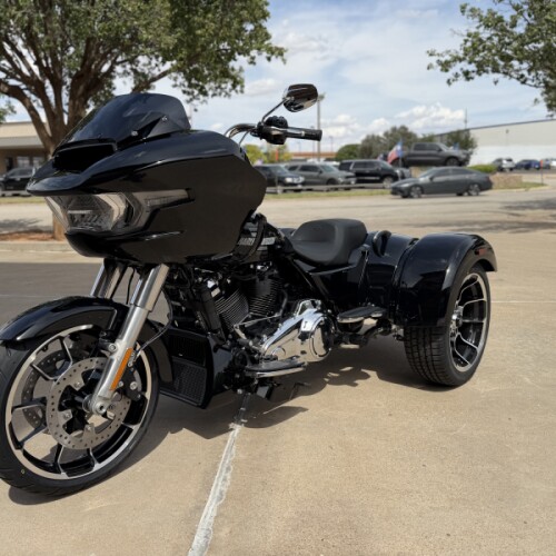 2026 Harley-Davidson® Road Glide 3 Vivid Black thumb 1