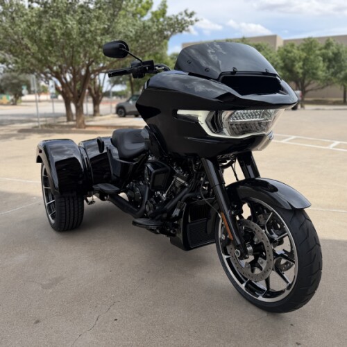 2026 Harley-Davidson® Road Glide 3 Vivid Black thumb 3