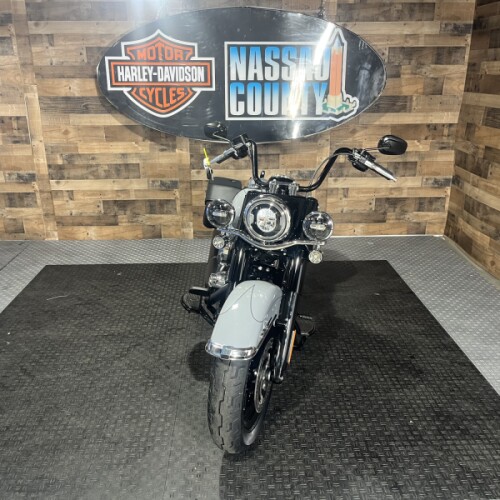 2026 Harley-Davidson® Heritage Classic Dark Billiard Gray Black Cast Wheels thumb 3