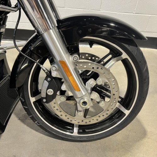 2026 Harley-Davidson® Road Glide® Vivid Black FLTRX thumb 2