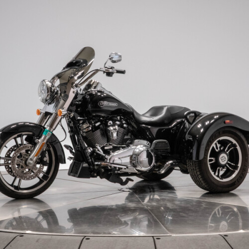 2021 Harley-Davidson FLRT Freewheeler in Vivid Black with 7,543 miles thumb 0