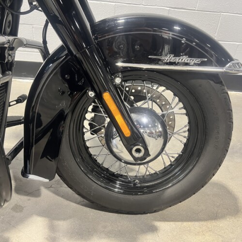 2018 Harley-Davidson® Heritage Classic 114 Vivid Black FLHCS thumb 2