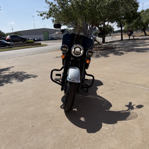 2024 Harley-Davidson® Heritage Classic Atlas Silver Metallic - Black Finish thumb 1