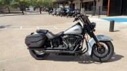 2024 Harley-Davidson® Heritage Classic Atlas Silver Metallic - Black Finish