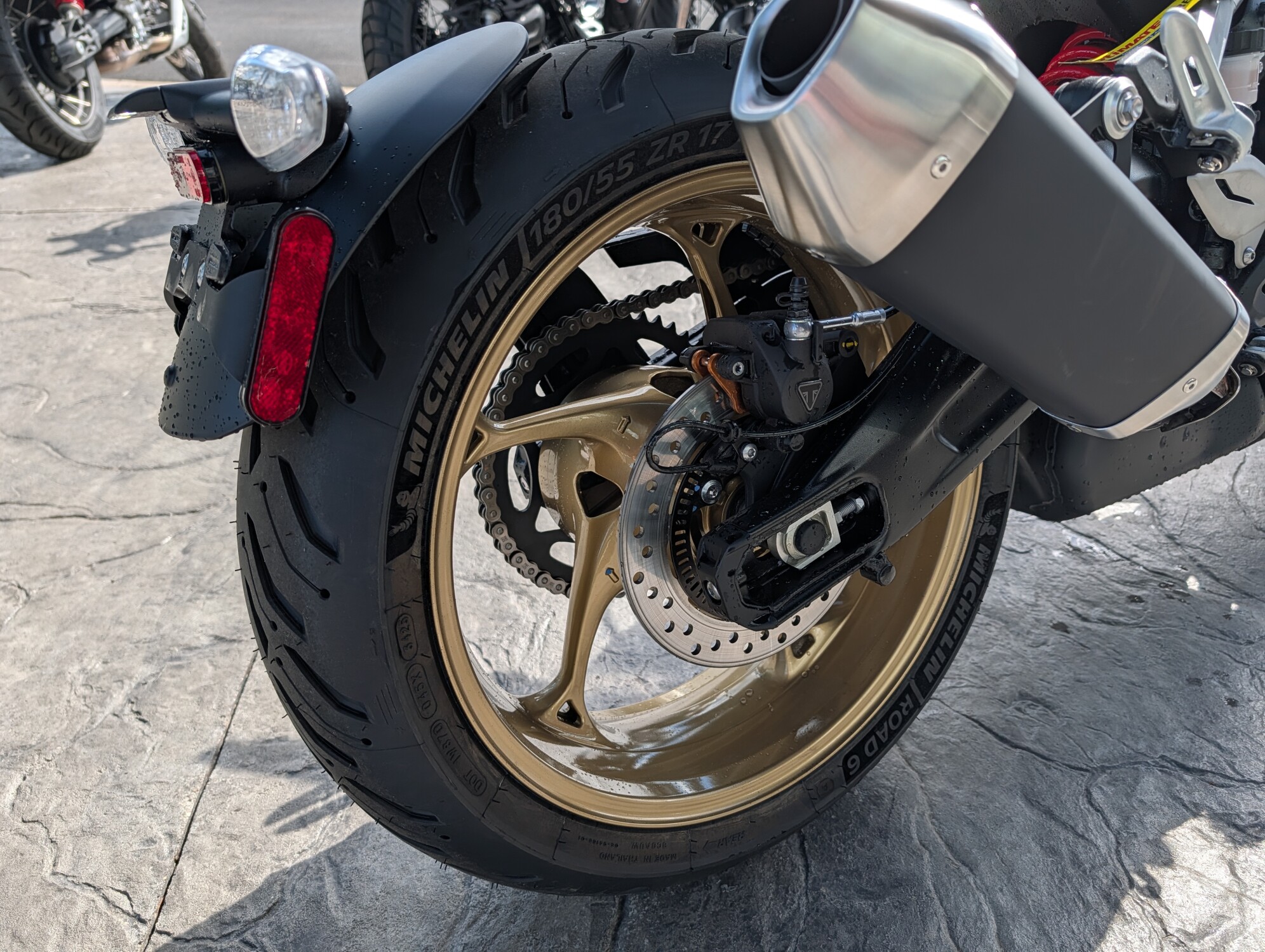 2026 Triumph Trident 800 Jet Black, photo 10