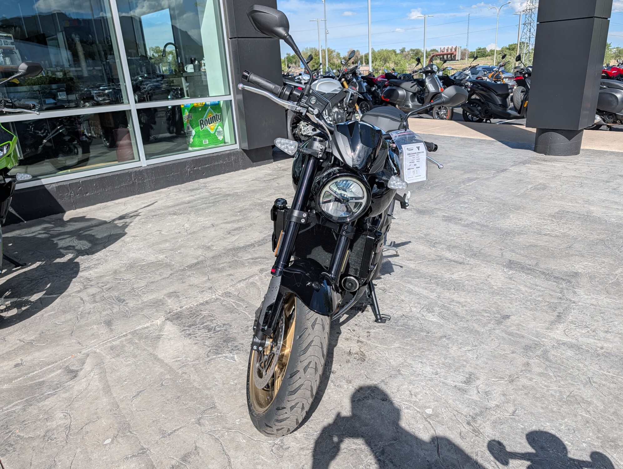 2026 Triumph Trident 800 Jet Black, photo 8
