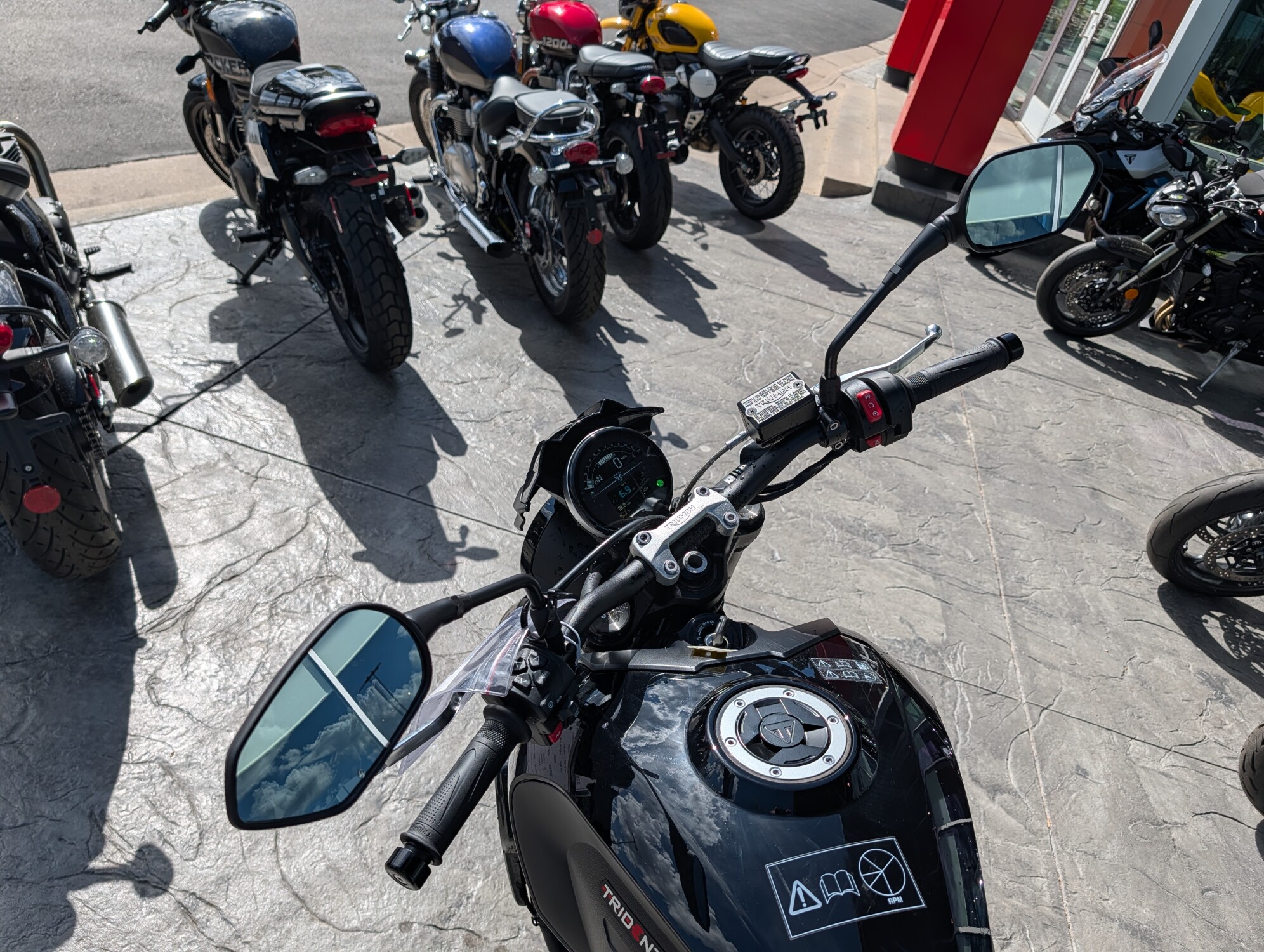 2026 Triumph Trident 800 Jet Black, photo 9