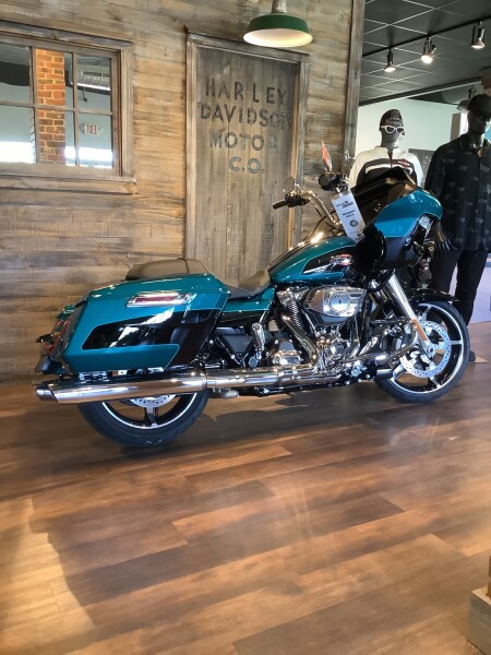 Harley-Davidson® Road Glide® 2026 FLTRX T31-26 Teal Thunder / Vivid Black Black Trim