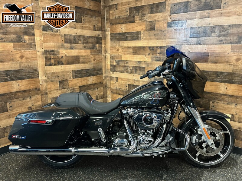 2026 Harley-Davidson® Street Glide® Midnight Ember Chrome Trim FLHX