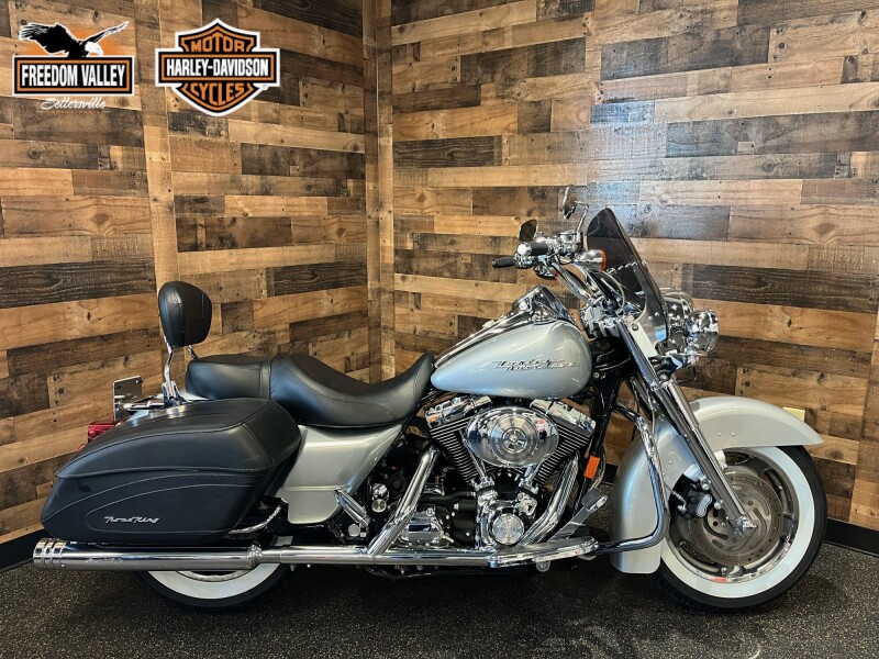 2004 Harley-Davidson® Road King® Custom Brilliant Silver FLHRSI