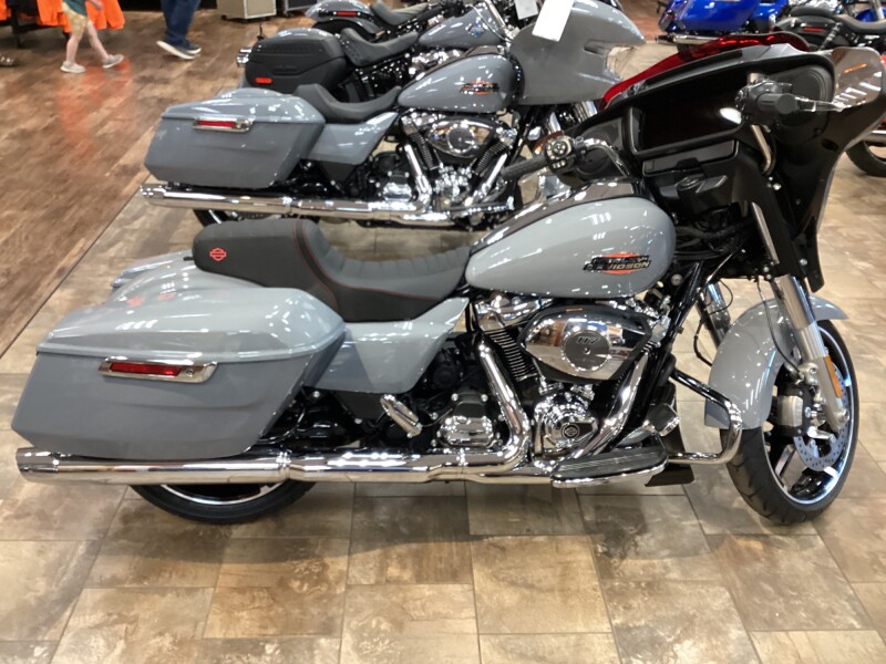 2026 Harley-Davidson® Street Glide® Dark Billiard Gray Chrome Trim