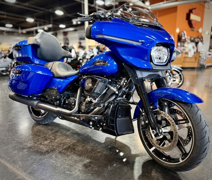 2024 Harley-Davidson® Street Glide® Blue Burst - Black Finish