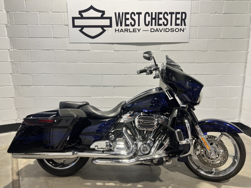 2016 Harley-Davidson® CVO™ Street Glide® Black Licorice with Midnight Cobalt Flames FLHXSE