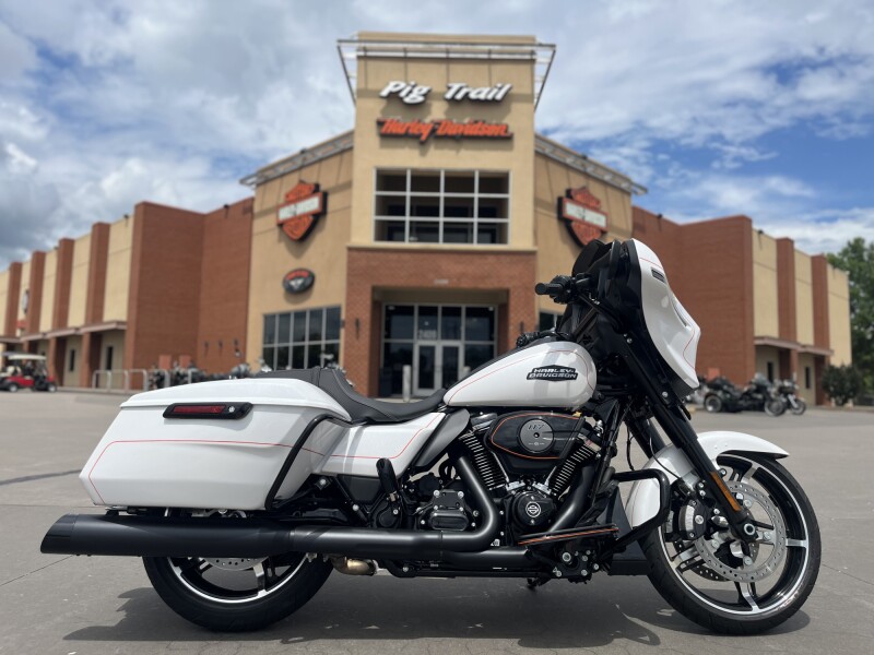 2024 Harley-Davidson® FLHX Street Glide® White Onyx Pearl 645804