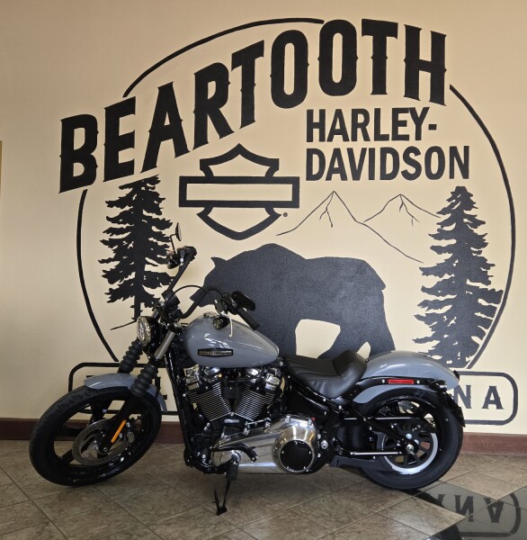 2026 Harley-Davidson® Street Bob® Dark Billiard Gray Chrome Cast Wheels