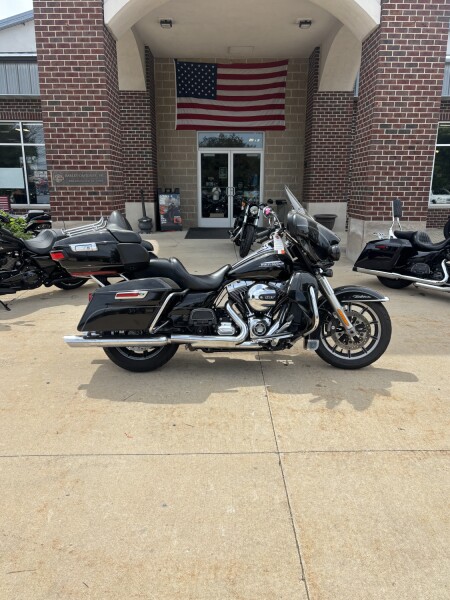 2016 Harley-Davidson® Electra Glide® Ultra Classic® Vivid Black