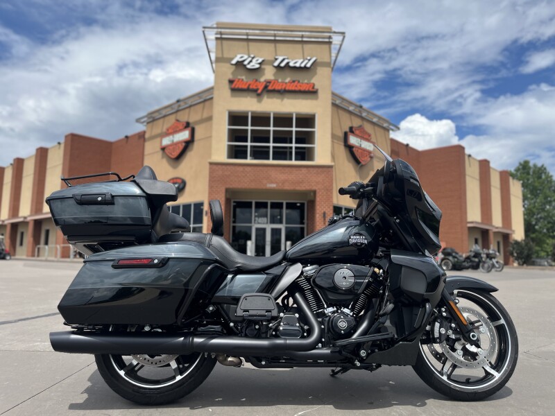 2025 Harley-Davidson® FLHXU Street Glide® Ultra IRN HRSE MT/BLK 637025