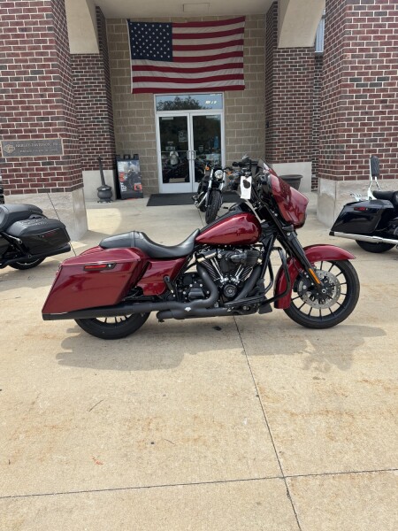 2018 Harley-Davidson® Street Glide® Special Hard Candy Hot Rod Red Flake