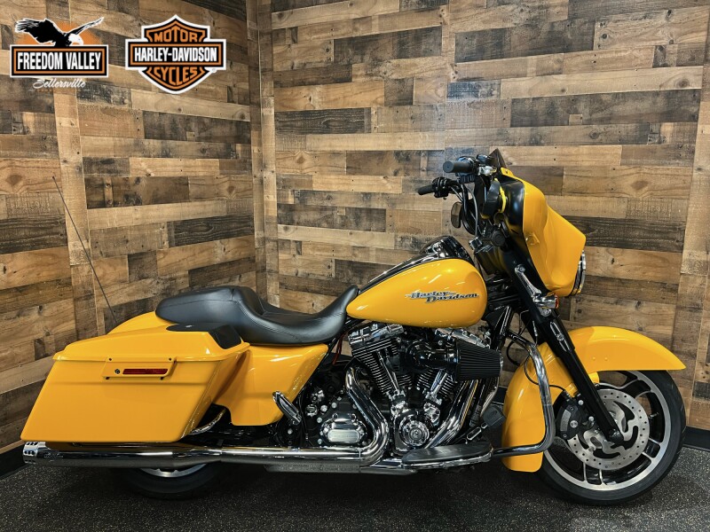 2013 Harley-Davidson® Street Glide® Chrome Yellow Pearl FLHX