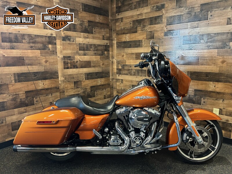 2015 Harley-Davidson® Street Glide® Special Amber Whiskey FLHXS
