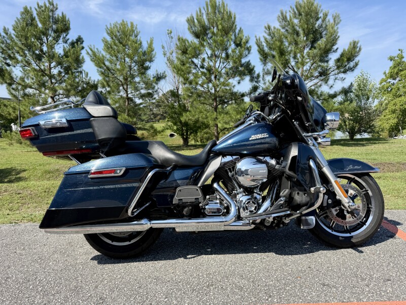2016 Harley-Davidson® Ultra Limited FLHTK 
