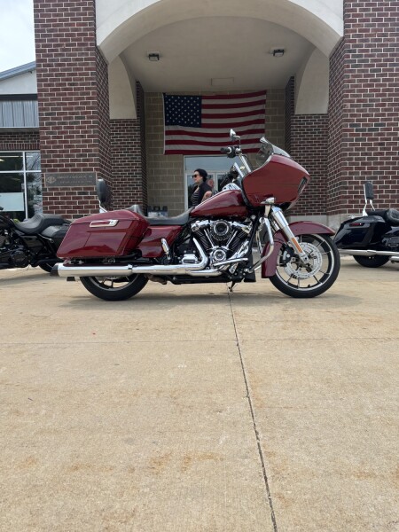2020 Harley-Davidson® Road Glide® Stiletto Red